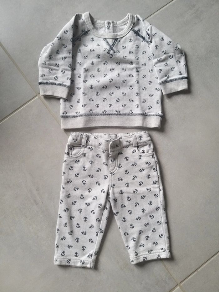 Ensemble pantalon et pull en 6 mois