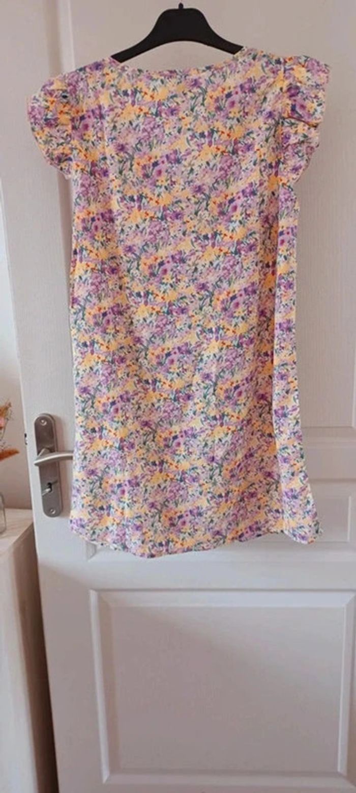 Robe/tunique femme fleurie SHEIN, à volants, taille M, neuve jamais portée. - photo numéro 7