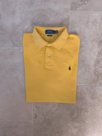 Polo Ralph Lauren homme taille L jaune logo marine avec une tâche