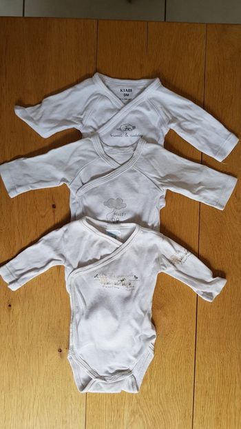 Lot 3 bodies manches longues.