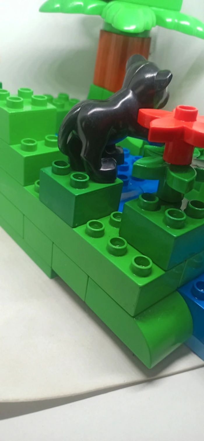 Décor paysage jungle avec rivière et panthère noire lego duplo - photo numéro 11