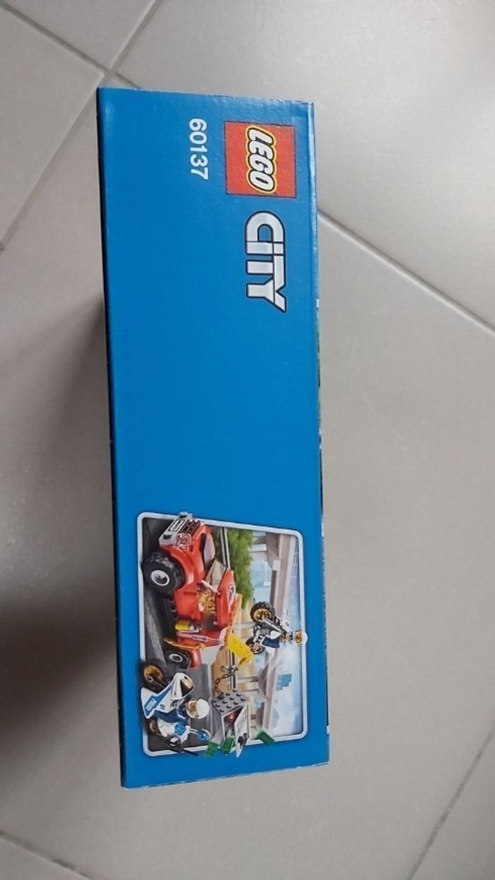 La poursuite du braquer Lego city 60137 - photo numéro 6
