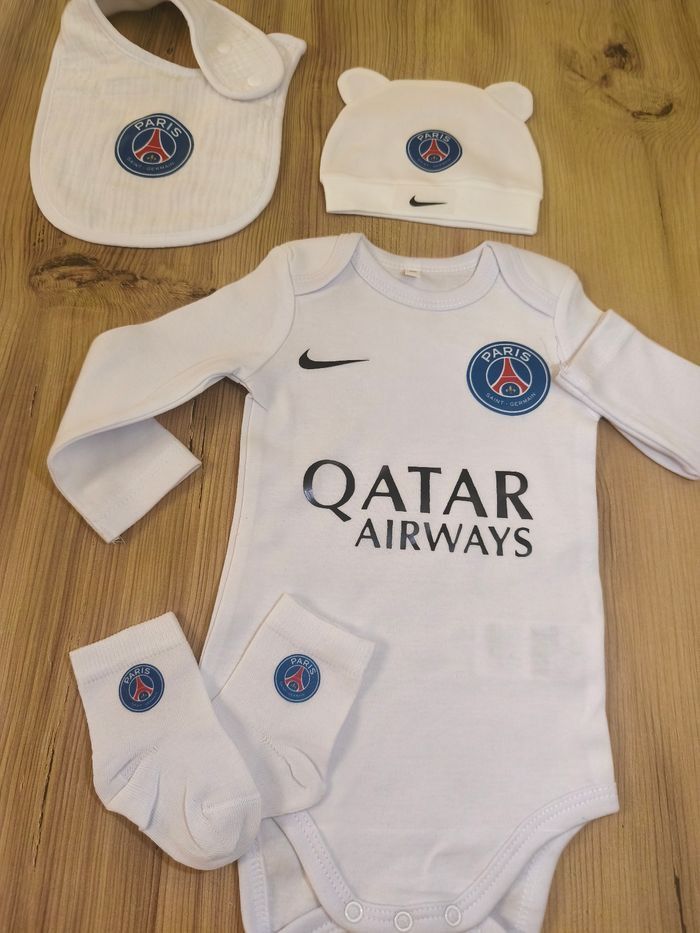 Ensemble bébé foot cadeau de naissance paris PSG - photo numéro 2