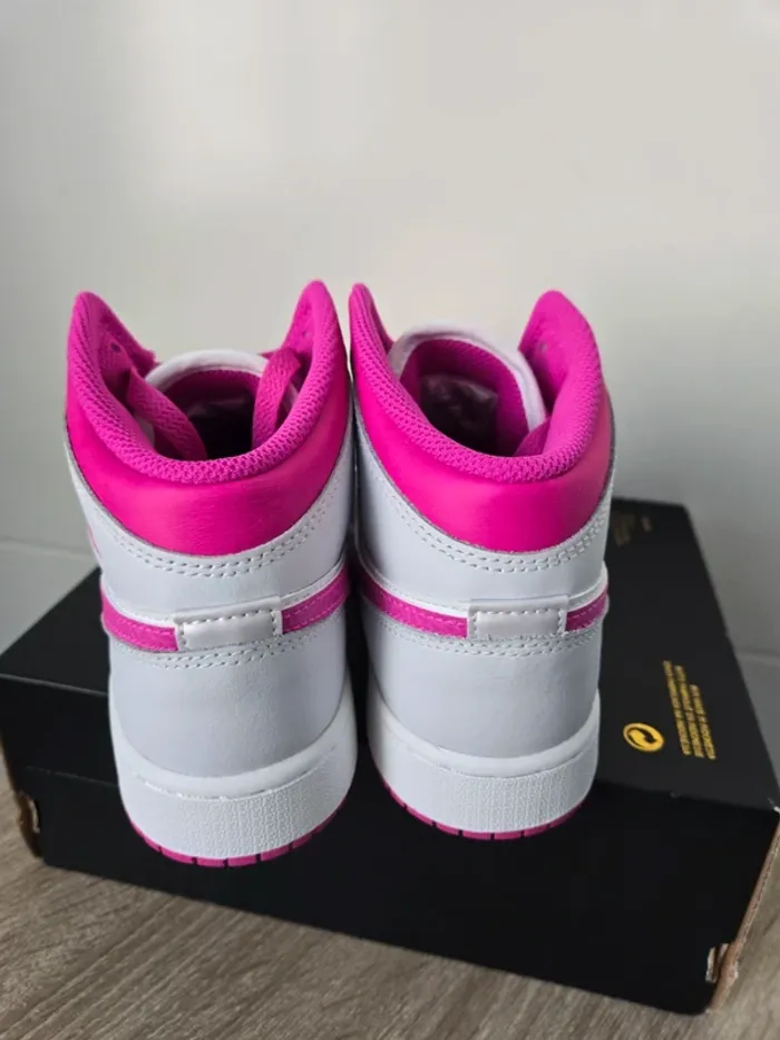 Nike Air Jordan 1 mid taille 37,5 neuves blanc rose fuchsia - photo numéro 5