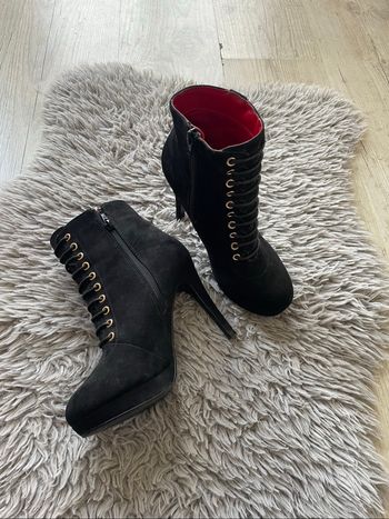 Bottines à talon en daim