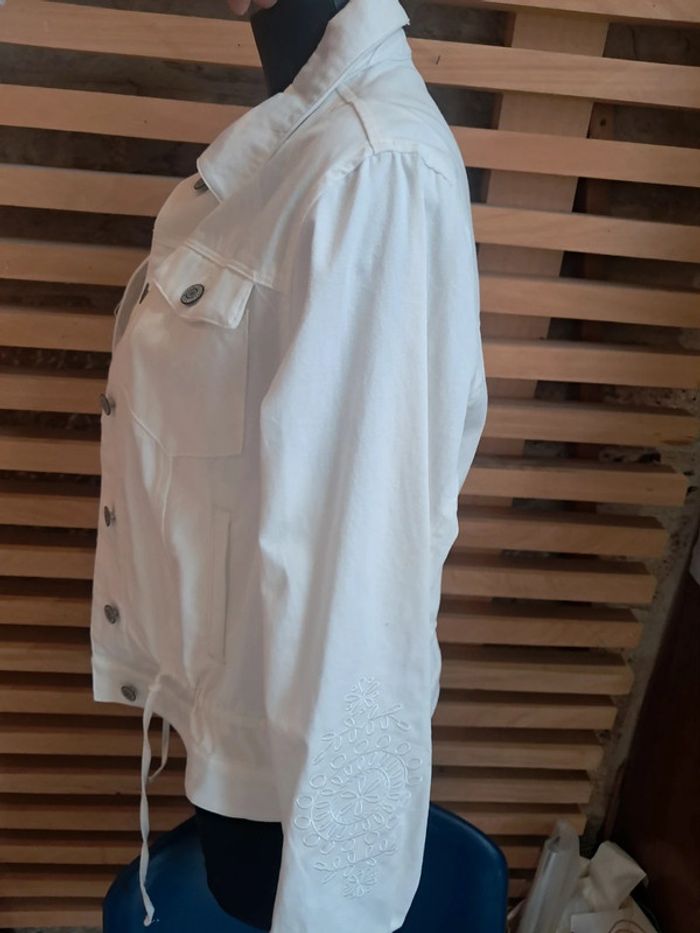 Md'M veste en jean blanc broderies T 44 neuve - photo numéro 7