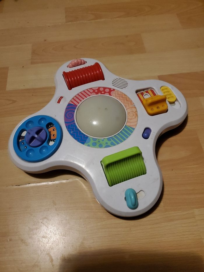 Jouet centre d activités musicales et lumineuses Fisher Price - photo numéro 2