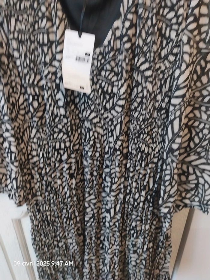 Robe évasée plissée col en V – taille 46 - Bréal - photo numéro 2
