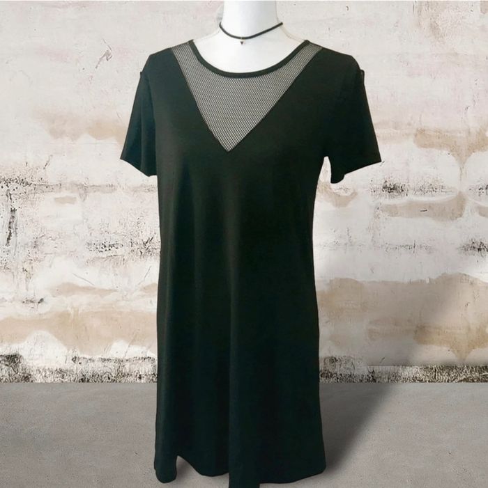 Robe de soirée chic col résille noire comme neuve