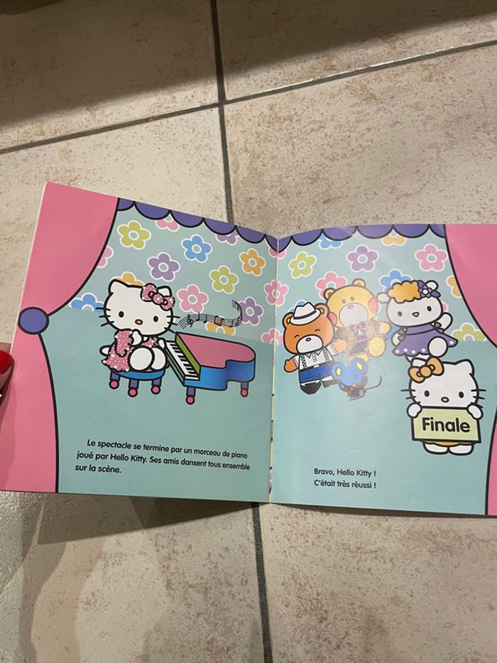 Livre souple Hello Kitty J'adore l'école - photo numéro 3