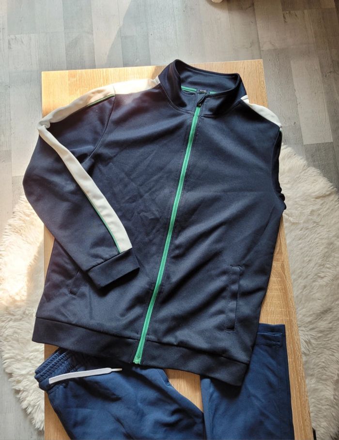 🌸 Tres joli lot de sport 🌸 taille 12 ans - photo numéro 2