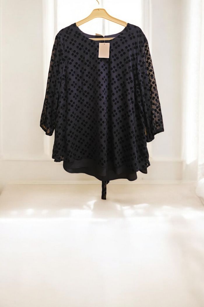 Blouse a pois marine taille 48 neuve