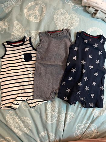 3 Grenouillères C&A 3-6 mois