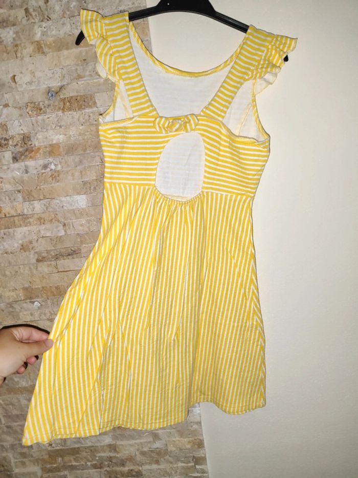 Robe d'été jaune et blanche - photo numéro 4