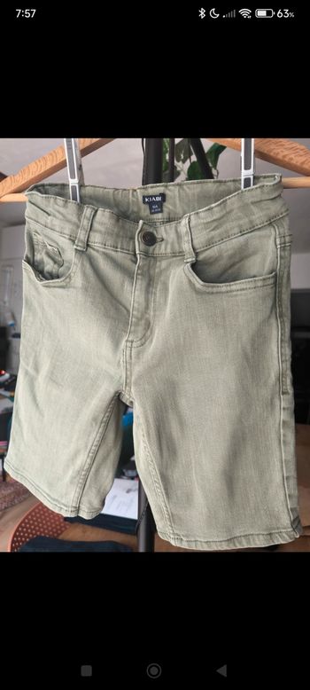 Short kaki - 10 ans - Kiabi - Très bon état 