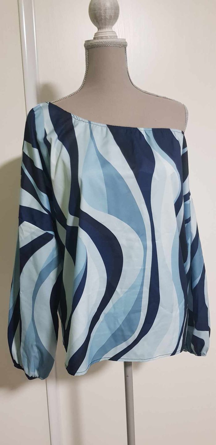 Blouse manches longues épaule nue - photo numéro 2