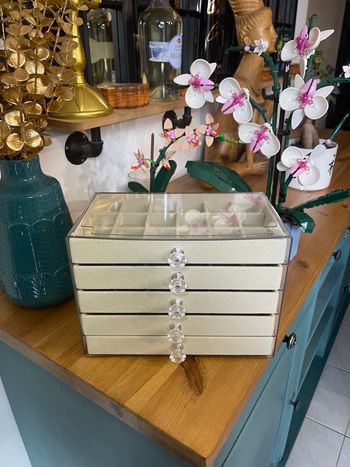 Boîte à bijoux beige