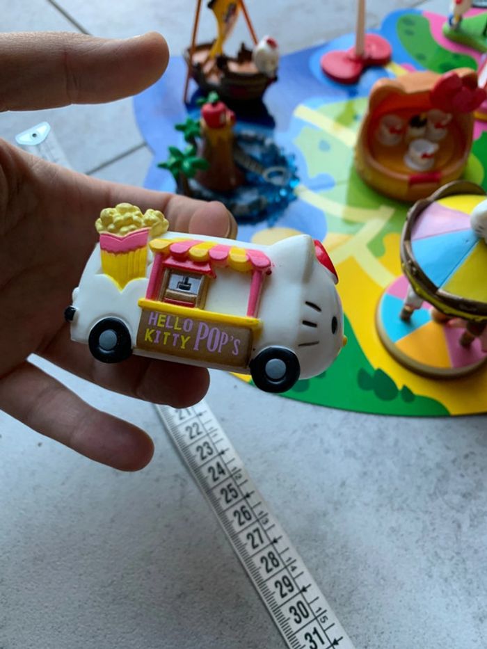 Gros jouet manège hello kitty superbe qualité des detail - photo numéro 2
