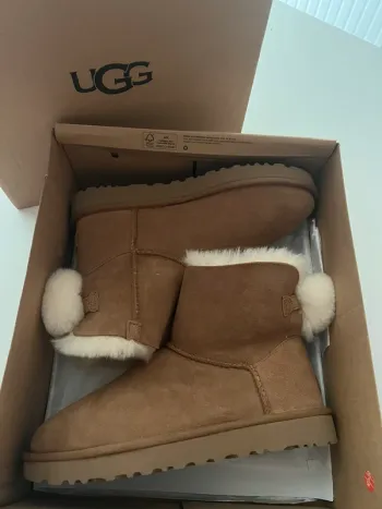 Ugg fuzzy bow