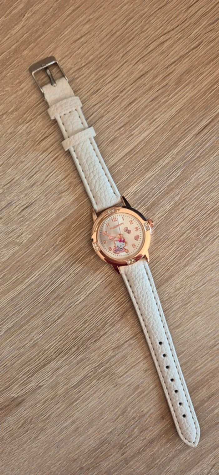 Montre fantaisie Hello kitty bracelet blanc.