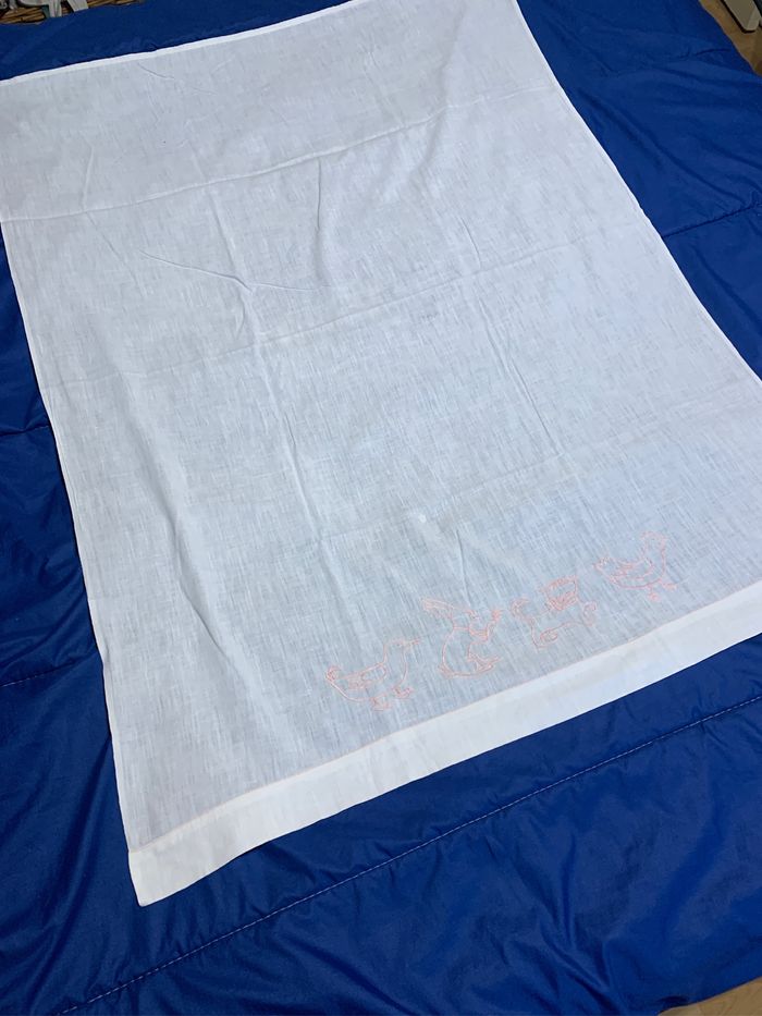 Drap animaux roses ancien vintage / enfant bébé / rose 104x79cm