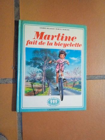 Martine fait de la bicyclette version vintage