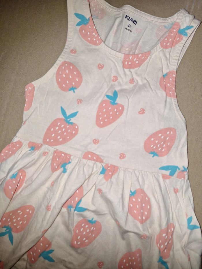 Robe fraise 4 ans - photo numéro 3