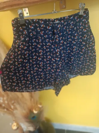 Joli petit short Bizzbee taille S