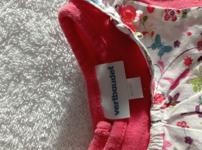 Robe à bretelles avec petit pull mange courtes taille 24 mois 86 cm motifs papillon fleurs marque Vertbaudet - photo numéro 5