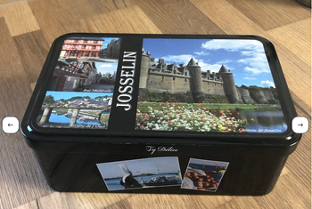 Boîte en métal noire avec photos sur le thème de la Bretagne