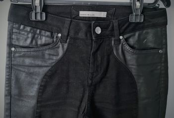 A vendre : sublime pantalon jean noir de la marque KAREN MILLEN, en excellent état. - Style casual c