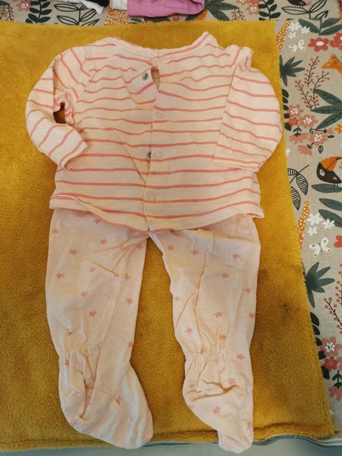 Pyjama 2 pieces 9 mois. - photo numéro 2