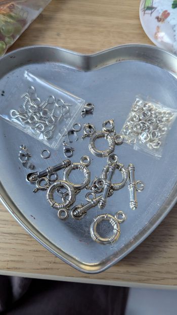 Lot de différents apprêts bijoux loisir créatif 