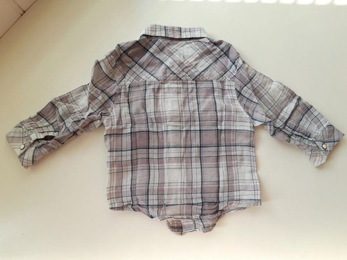 Chemise à carreau manche longue marron beige KIABI, fermeture boutons-pression, 12 mois, 73-76 cm - photo numéro 2