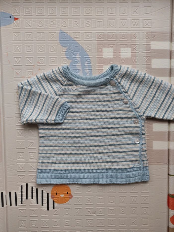 Petit gilet tricoté bébé garçon 1 mois