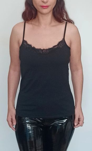 Top débardeur noir fines bretelles taille 40