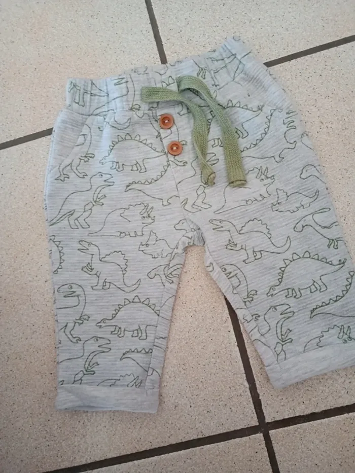 Pantalon dinosaures taille 62đ