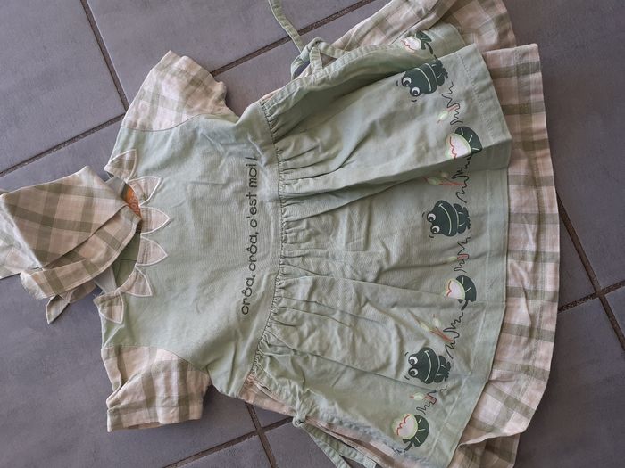 Robe et son foulard pour la tête