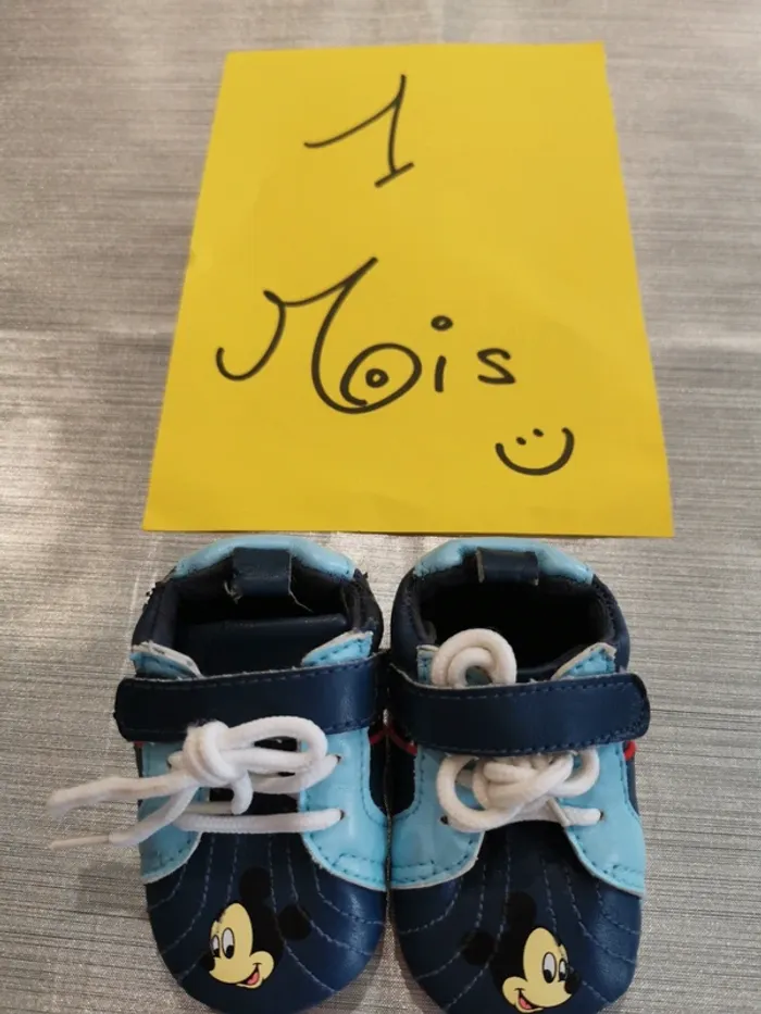 Chaussures Disney naissance/ 1mois