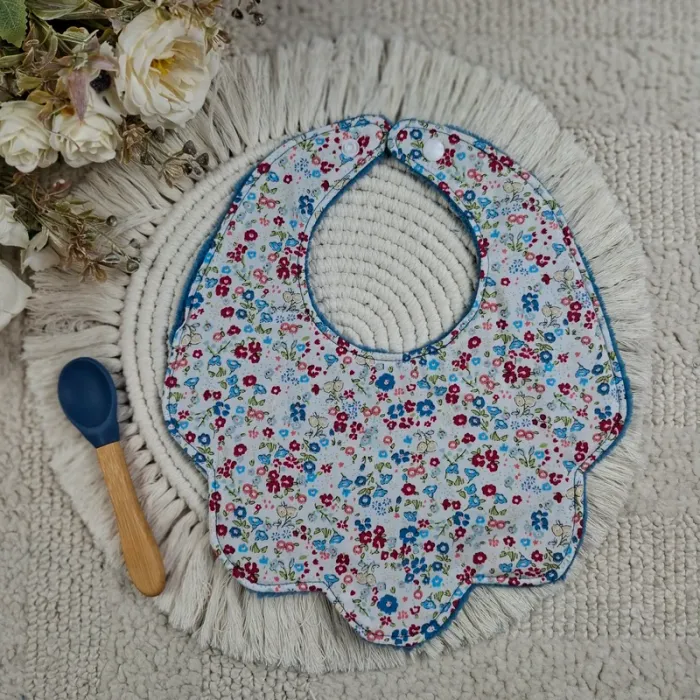 Bavoir forme fleur motif fleurie - photo numéro 2