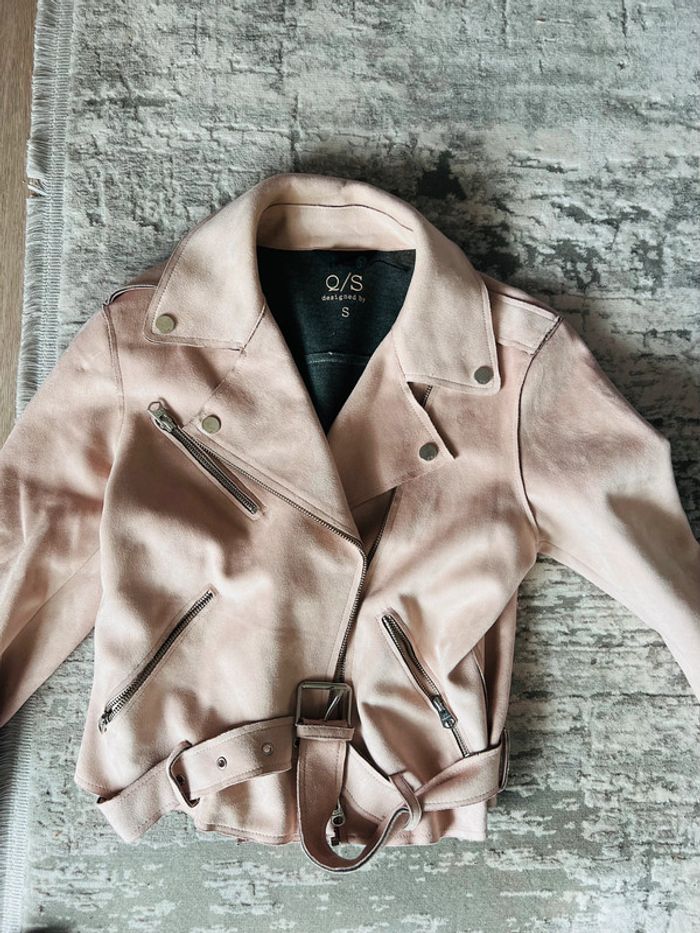 Veste daim rose poudrée