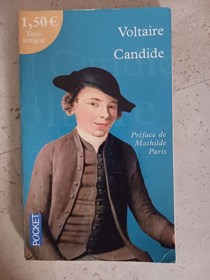 livre Candide Voltaire , écrit sur la 1 ere page