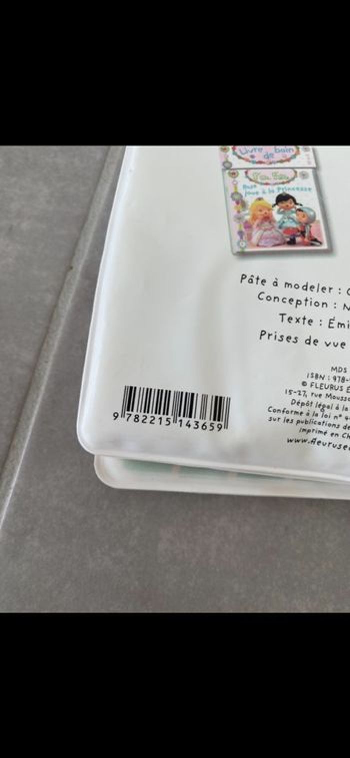 Livre de bain Lilou joue à la poupée - photo numéro 6