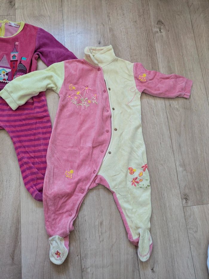 Lot 3 pyjamas velours fille 12 Mois - photo numéro 4
