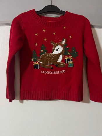 Pull de Noël fille taille 5 ans marque Tissaia très bon état 