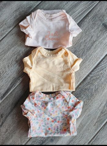 Magnifique lot de 3 bodys manches courtes TAO 🤟