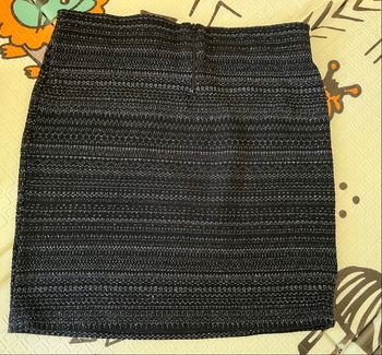 Jupe courte noire et pailletée 