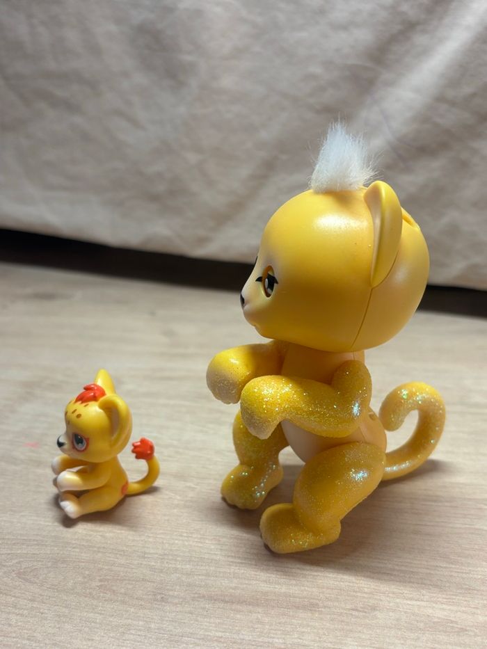 Fingerlings Sam le lion parfait et son bébé  Comme neuf juste exposé - photo numéro 5