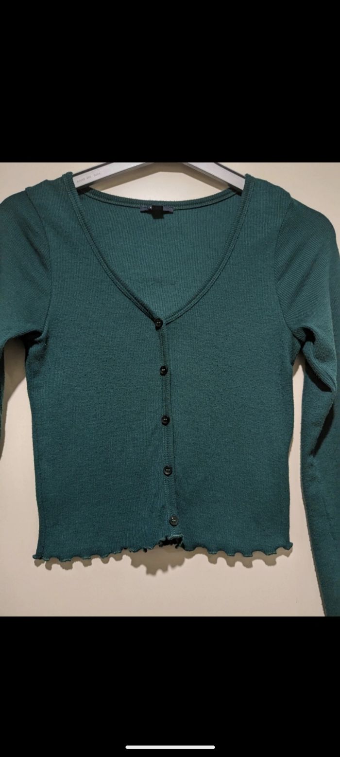 Pull Kiabi vert. Taille 38 - photo numéro 2