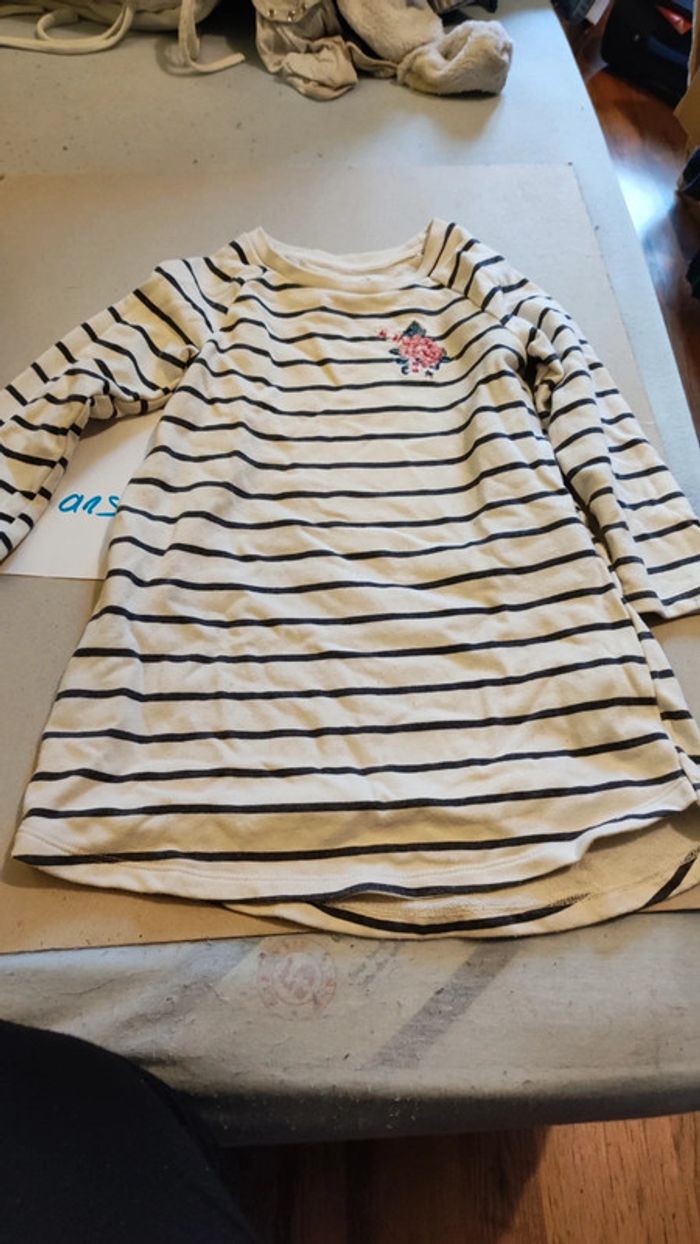 lot deux robes 4 ans - photo numéro 2